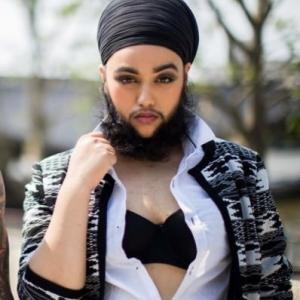 Plus jeune dame à barbe du monde