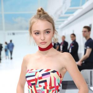 Chignon bun mini Lily Rose Depp