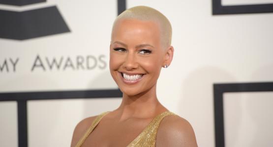 amber rose a les cheveux longs